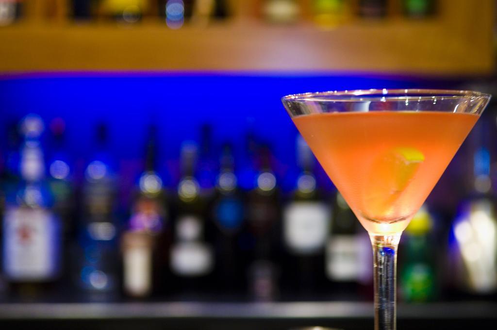 Отель Zagame'S House Мельбурн Экстерьер фото A cosmopolitan cocktail