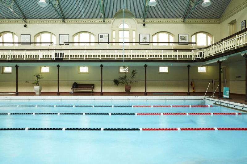Отель Zagame'S House Мельбурн Экстерьер фото The swimming pool