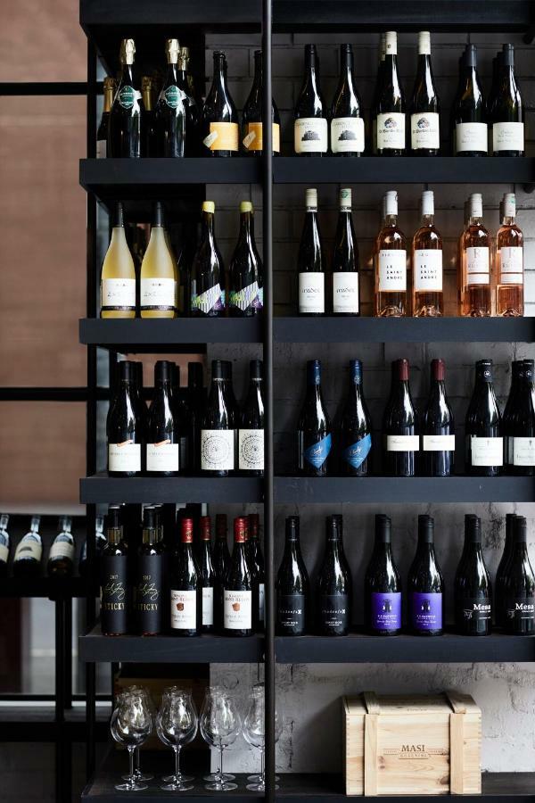 Отель Zagame'S House Мельбурн Экстерьер фото Wine bottles