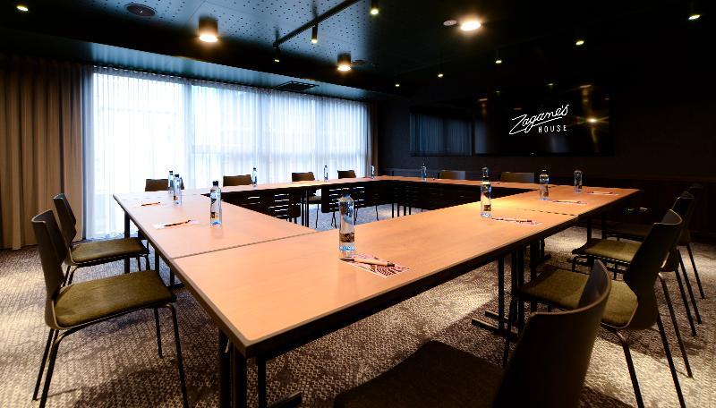 Отель Zagame'S House Мельбурн Экстерьер фото Meeting room